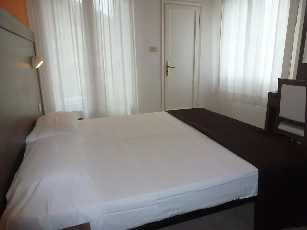 Hotel Edelweiss ريتشوني 3*,  إيطاليا